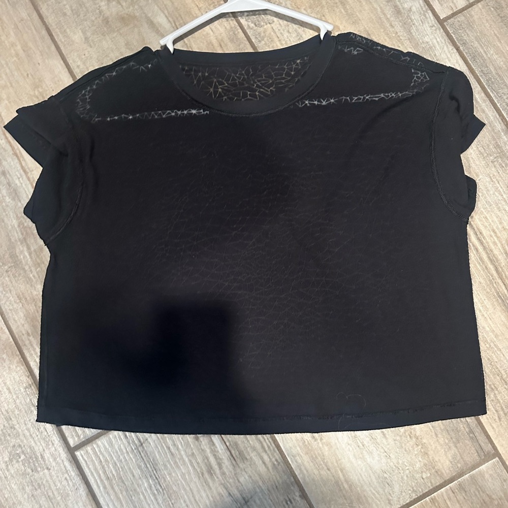 Lululemon crop shirt